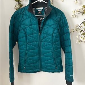 Columbia Women's Deep Teal Puffer Jacket ( a slimmer look and lightweight feel)